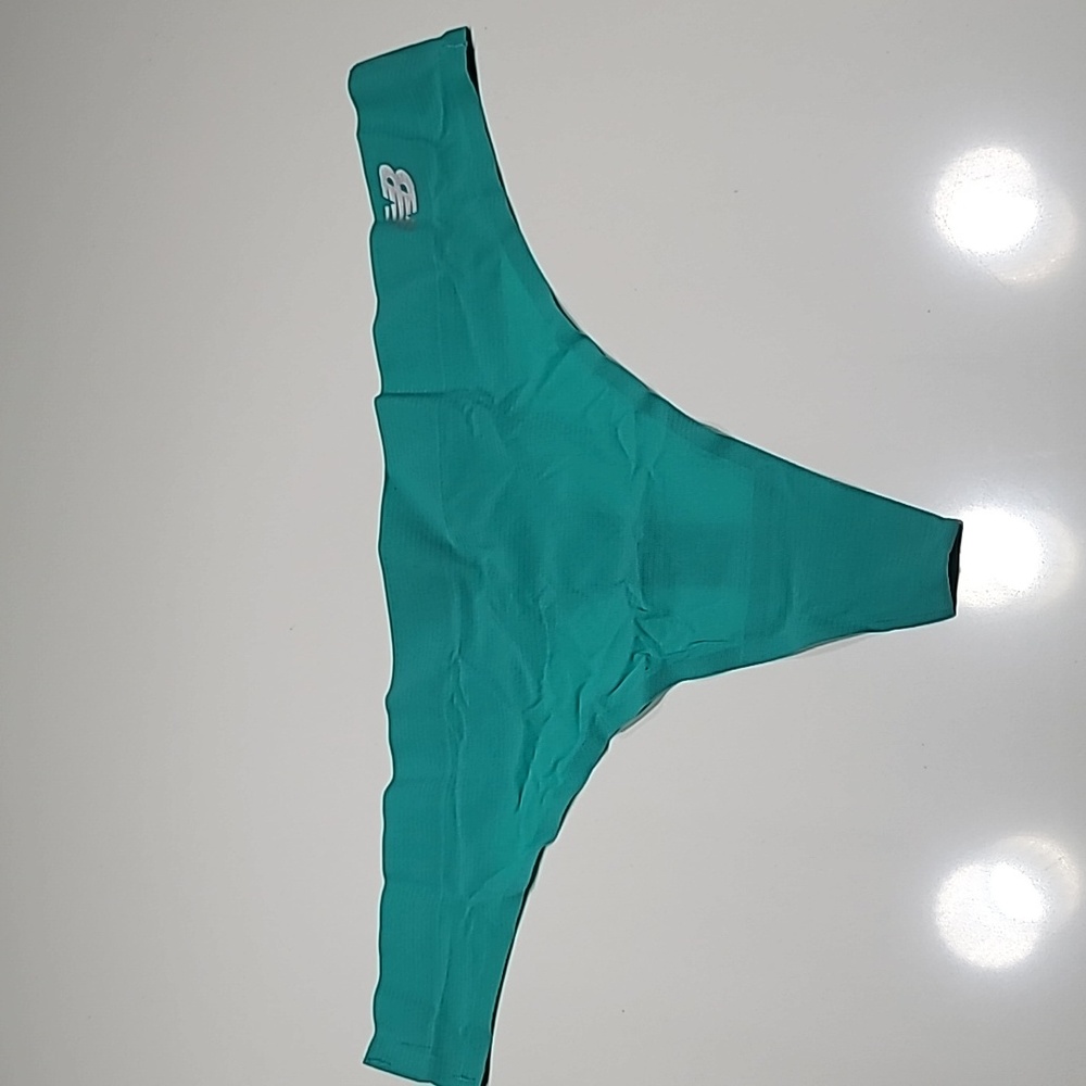 New Balance Thong, Size XL